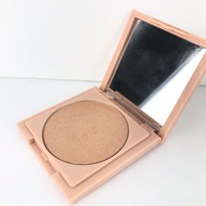 Persona Cosmetics Cali Glow Highlighter in “Zuma”